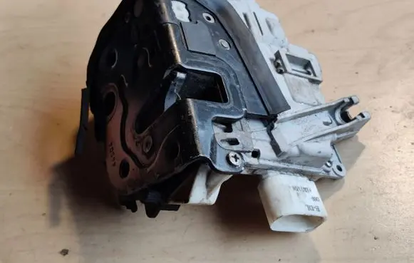 Audi A4 S4 B7 8E 8H Front door lock 8E1837015 8E1837015AA