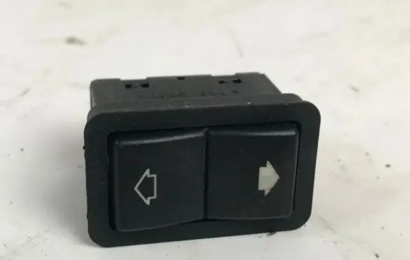 BMW 5 E39 Electric window control switch 8368974