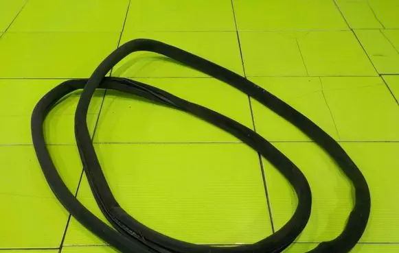 BMW 7 E65 E66 Front door rubber seal PRZOD 12AB30 556A8D6AE3854E87B5