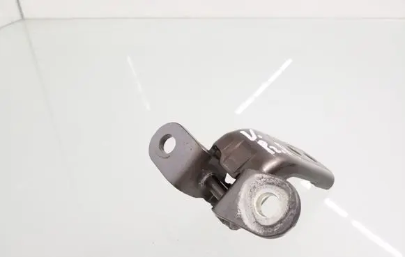 Toyota RAV 4 (XA40) Front door upper hinge