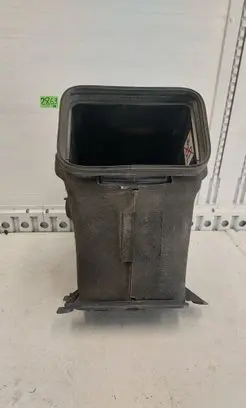 Mercedes-Benz Sprinter W906 Air filter box 6735843421
