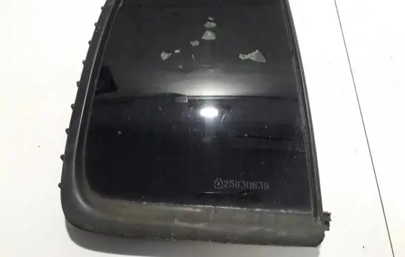 Renault Clio II Rear vent window glass 