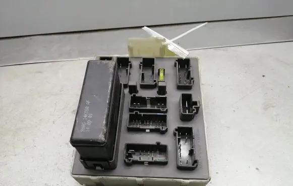 Ford Focus Fuse module 98AG14K150AF 98AG14A073AH