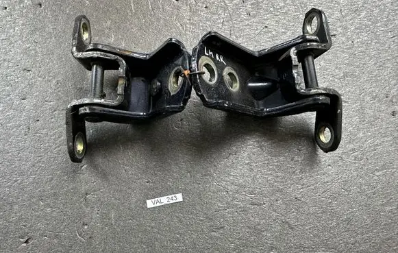 Nissan Patrol Y61 Rear door lock loop/hook striker 824012J000