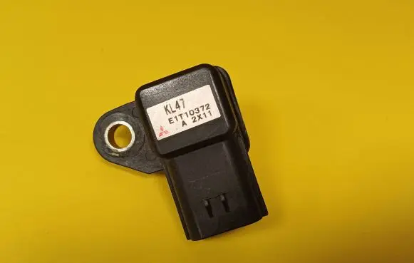 Mazda 323 F Air pressure sensor E1T10372