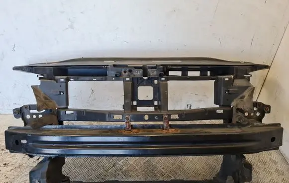 Volkswagen PASSAT CC Radiator support slam panel
