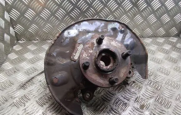 Toyota Corolla Verso AR10 Front wheel hub