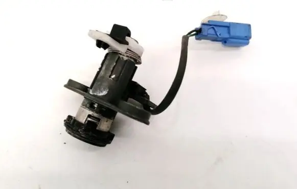 Honda Accord Front door lock (next to the handle) ur20277
