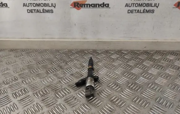 Toyota Corolla Verso E121 Fuel injector 2367027020