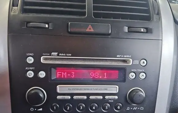 Radio/CD/DVD/GPS head unit