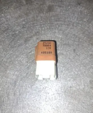 Nissan Primera Hazard warning light relay 2523079964