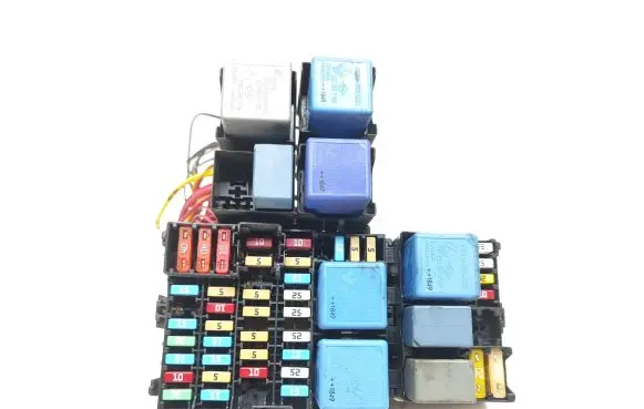 Renault Trafic III (X82) Fuse module PDBX82 93922