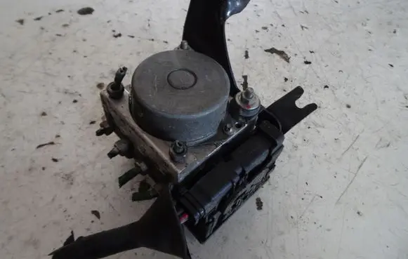 Renault Modus ABS Pump 8200559748