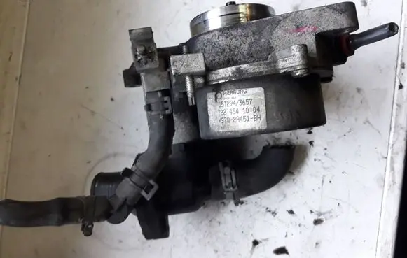 Ford Mondeo Mk III Vacuum pump 05T2943657