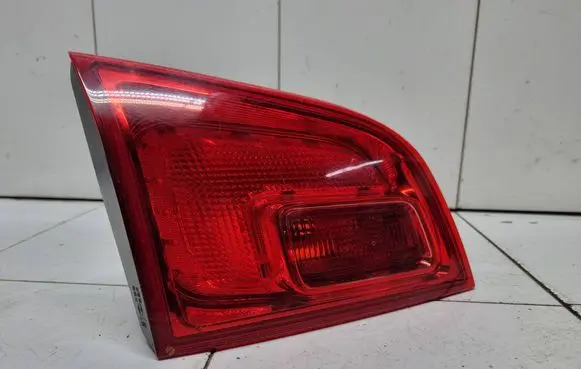 Tailgate rear/tail lights