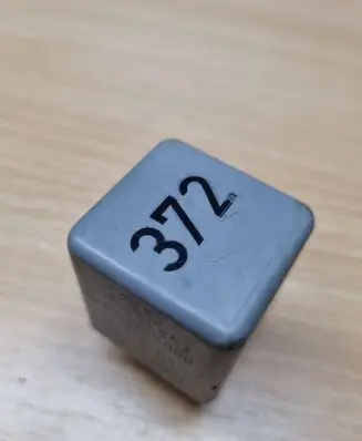 Volkswagen PASSAT B5 Other relay 4D0951253 899309000