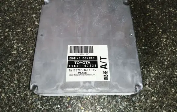 Toyota Avalon XX20 Engine control unit/module 8966107231