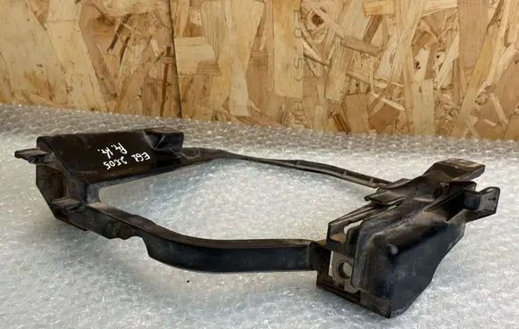 BMW 5 E60 E61 Headlight/headlamp mounting bracket 15873700 158737