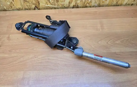 Volvo S60 Front seatbelt