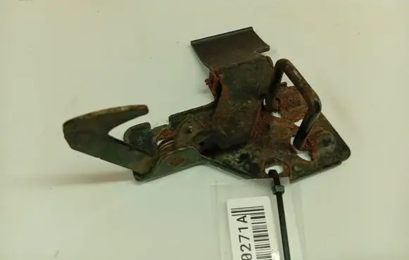 Volkswagen Polo IV 9N3 Engine bonnet/hood lock/catch 6Q0823480D