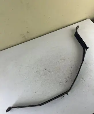 Fuel tank mounting bracket