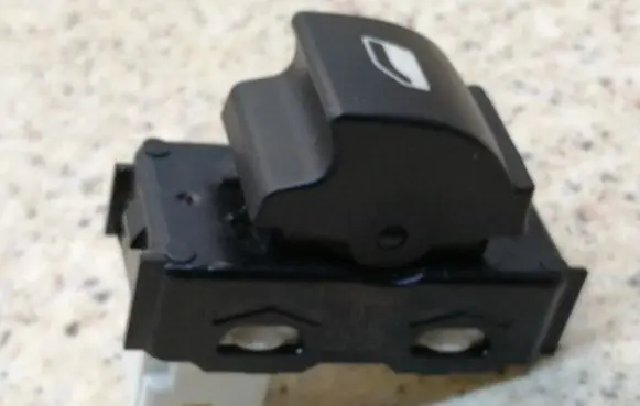Citroen C3 Aircross Electric window control switch 13483539