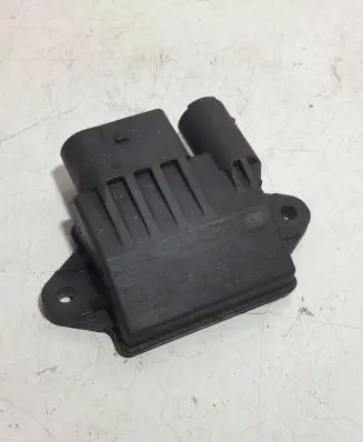 Mercedes-Benz R W251 Glow plug pre-heat relay 0522140709 E2110021048