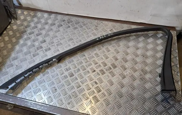 BMW 7 F01 F02 F03 F04 Front door glass trim molding 51357177626 7177626