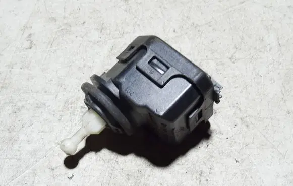 Headlight level adjustment motor