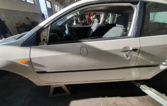 Ford Fiesta Front door DIAMOND WHITE NO.2