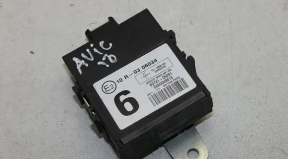 Toyota Avensis T270 Door central lock control unit/module 8974105091