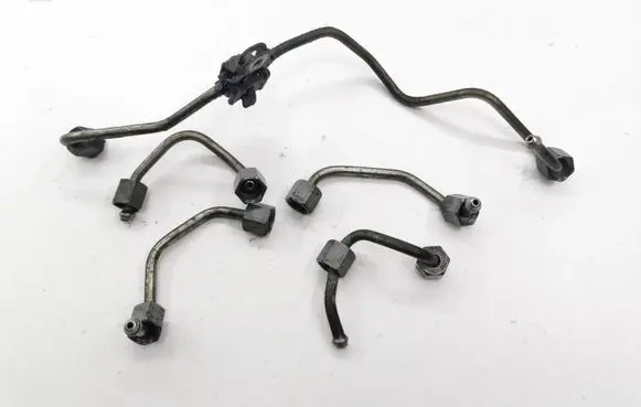 Fuel injector supply line/pipe