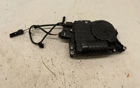 BMW 5 F10 F11 Front door lock 4151309800 26K33