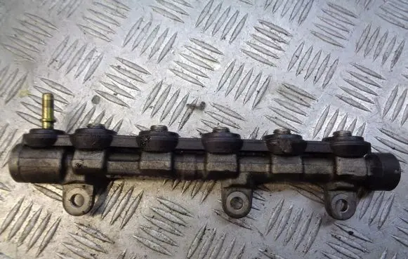 Renault Laguna III Fuel main line pipe 8200942721