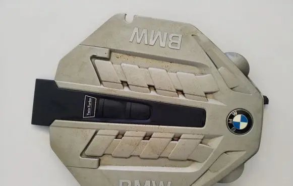 BMW 7 F01 F02 F03 F04 Engine cover (trim) 13717577459 527945 137175