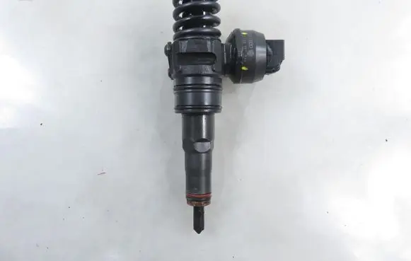 Volkswagen Polo IV 9N3 Fuel injector 04144720035 045130073T