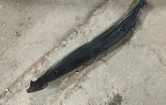 Volkswagen Polo VI Fender end trim 