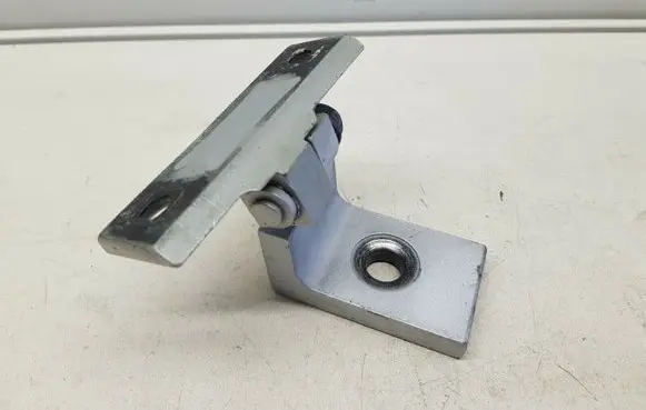 BMW 5 E60 E61 Front door upper hinge 7068073