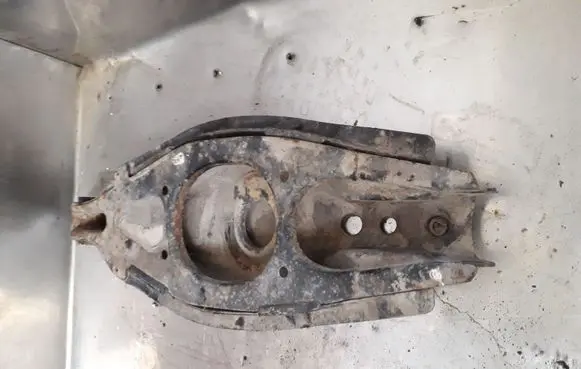 Mercedes-Benz E W210 Coil spring/strut mount 
