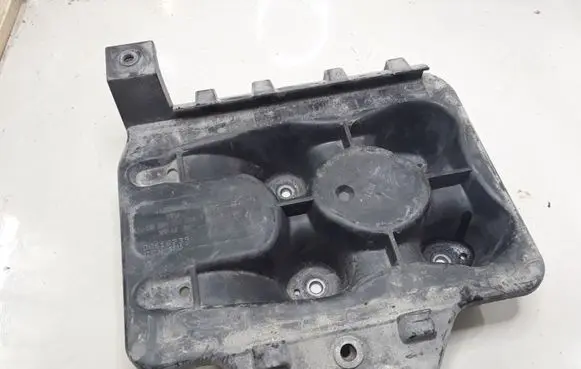 Battery tray