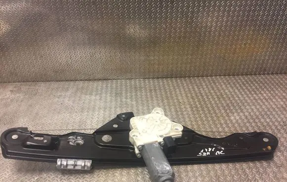 Mercedes-Benz E W211 Rear door window regulator with motor 2117300146 A2117300146