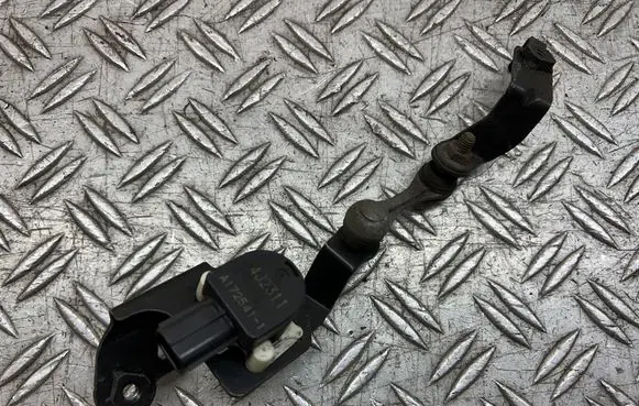 Lexus NX Rear suspension height sensor lever A1725411