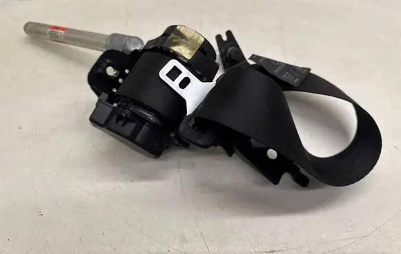 Volvo XC70 Rear seatbelt 39859392