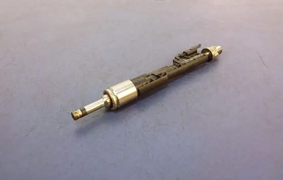 BMW 5 G30 G31 G38 Fuel injector 8626147