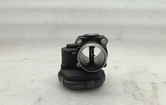 Citroen C4 II Throttle valve 9682798180 28107954