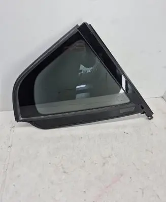 Volvo XC40 Rear side window 32244806