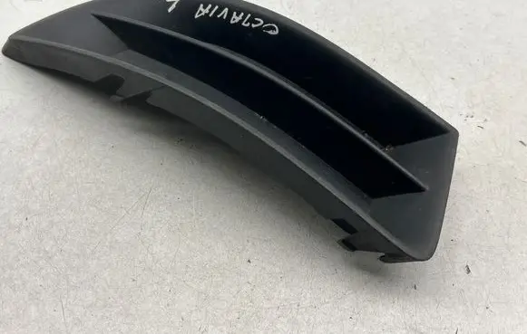 Skoda Octavia Mk2 (1Z) Front bumper lower grill 1Z0807368B