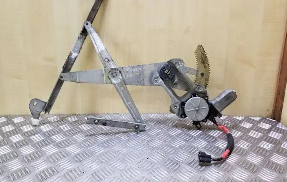Subaru Impreza II Front door window regulator with motor