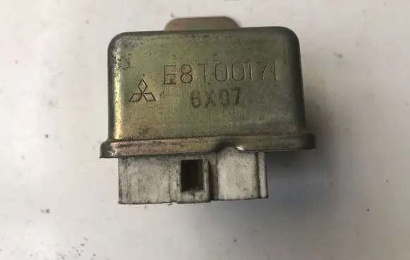 Mitsubishi Galant Fuel injection pump control unit/module E8T00171