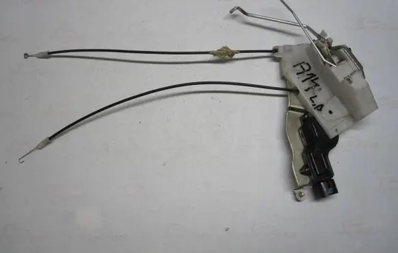 Nissan Pixo Front door lock